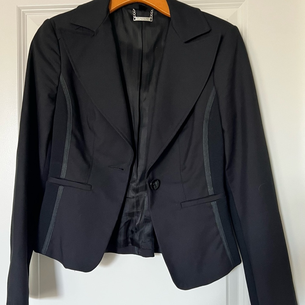 Classic Bebe suit jacket! This jacket can go with jeans or suit pants!